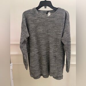 H&M Gray Crew Neck Sweater